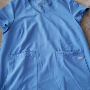 Figs cusco scrub top in size S ceil blue